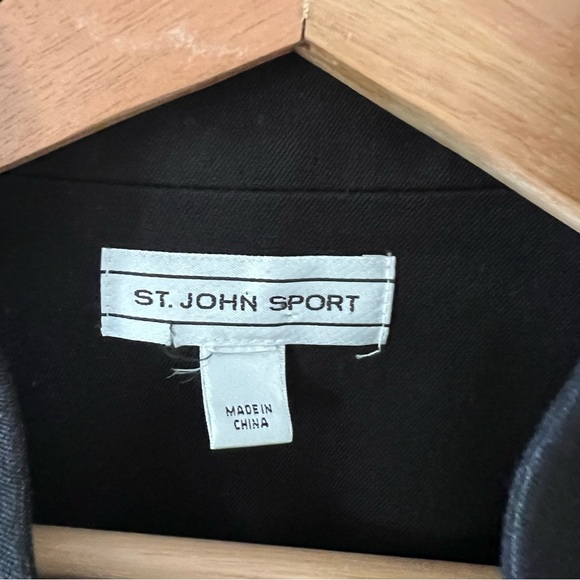 St. John Sport  Vest  Black  Band Gold Button.  No size  medium? - Picture 3 of 4
